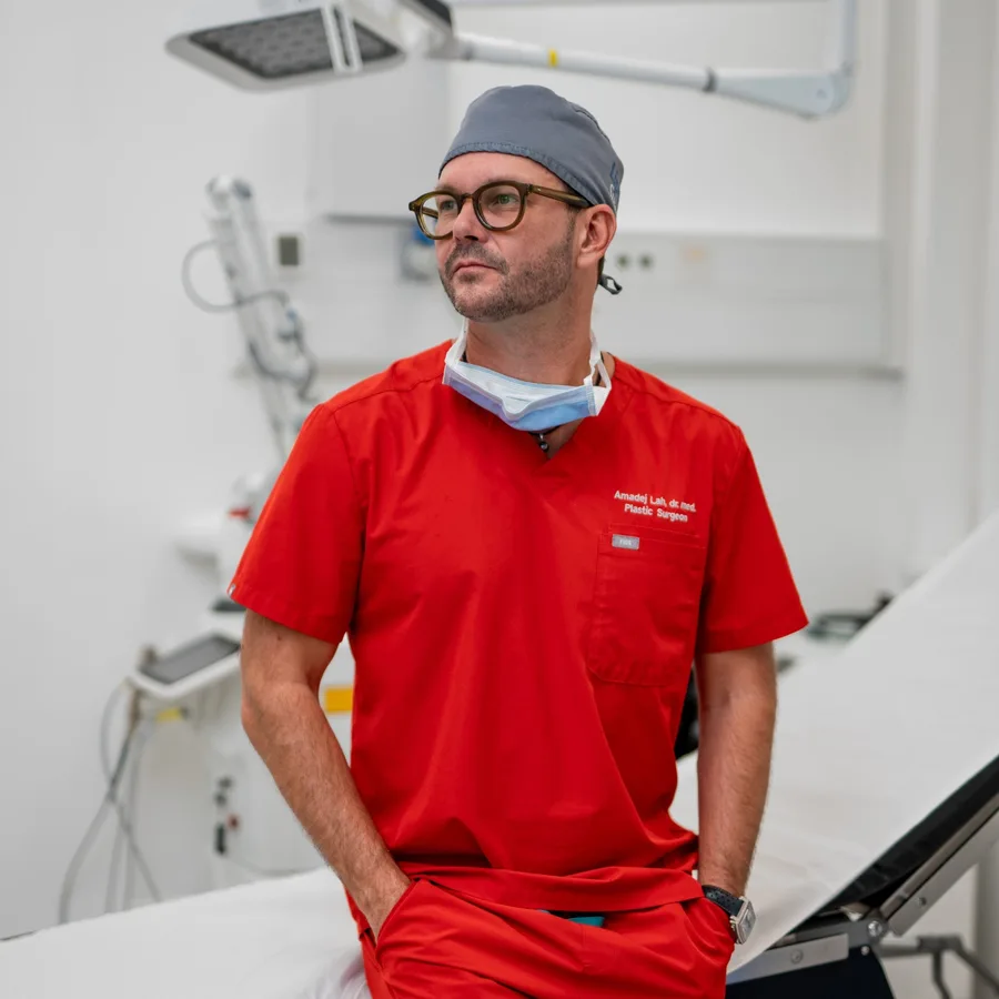 Amadej Lah, dr. med. — Specialist plastične, rekonstruktivne in estetske kirurgije